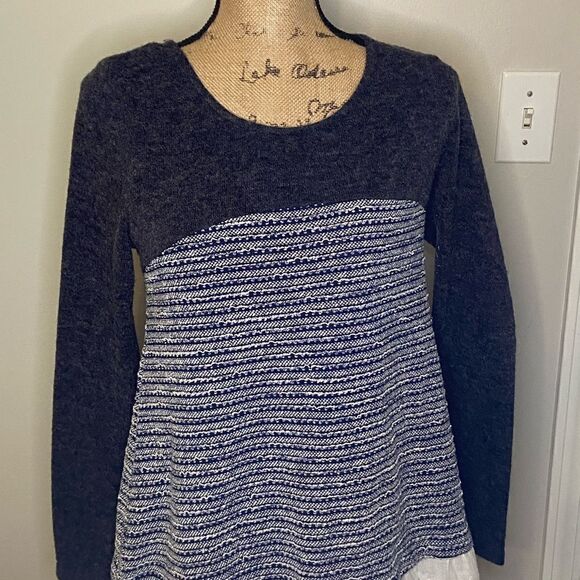 Anthropologie A’reve blue sweater with white lace ruffle size small - Picture 2 of 7